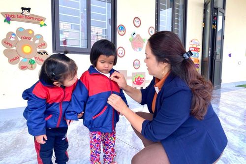 Mang hơi ấm ngày đông cho trò vùng cao