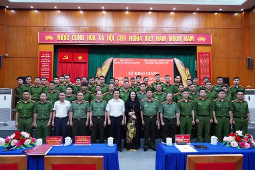 Tăng cường nâng cao năng lực giao tiếp bằng tiếng dân tộc cho cán bộ chiến sĩ