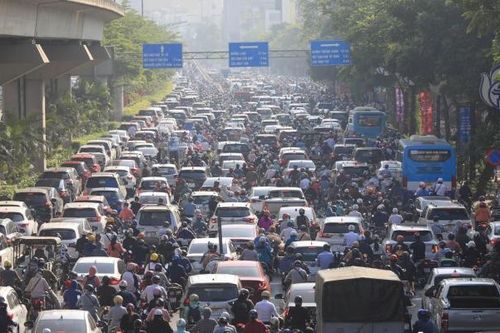 Hà Nội: Ùn tắc giao thông khiến người dân 'sợ xe buýt'