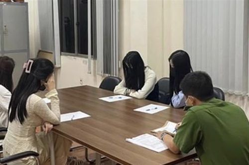 Sinh viên bán dâm 4 lần bị đuổi học: Khi nào Bộ Giáo dục sửa thông tư?