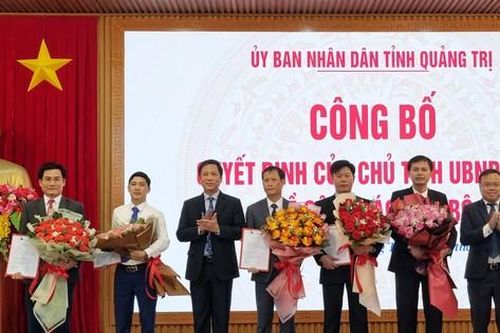 Chủ tịch UBND tỉnh Quảng Trị điều động, bổ nhiệm nhiều cán bộ chủ chốt