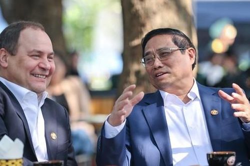 Hai Thủ tướng Việt Nam – Belarus uống cà phê, thăm Cột cờ Hà Nội