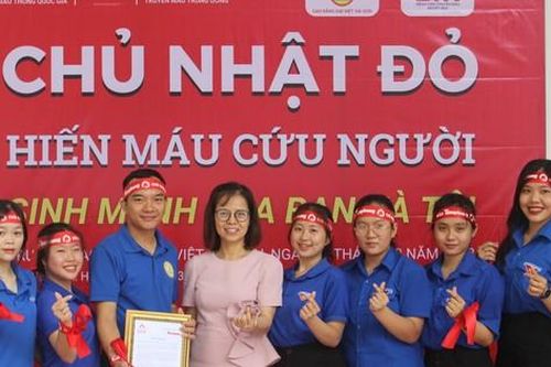 Sinh viên Trường CĐ Đại Việt Sài Gòn hăng hái hiến máu Chủ nhật Đỏ