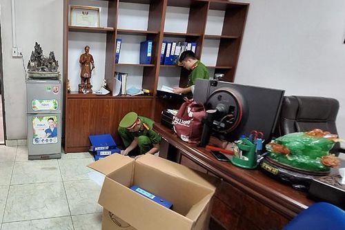 Bắt Giám đốc, Phó Giám đốc Trung tâm đăng kiểm 50-04V