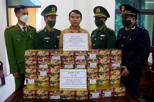 Phê chuẩn tạm giam tài xế vận chuyển trái phép pháo nổ qua biên giới