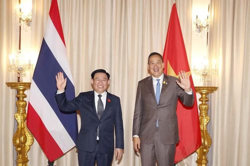 Chủ tịch Quốc hội Vương Đình Huệ hội kiến Thủ tướng Vương quốc Thái Lan