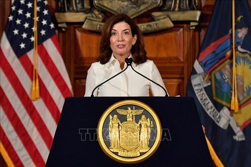 Bắt giữ nghi phạm nổ súng ngoài giáo đường Do Thái ở bang New York