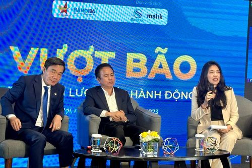 Chia sẻ kinh nghiệm 'vượt bão' bằng chiến lược 'kiểu mới'