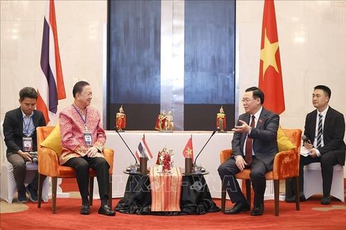 Chủ tịch Quốc hội Vương Đình Huệ tiếp Chủ tịch Phòng Thương mại Thái Lan