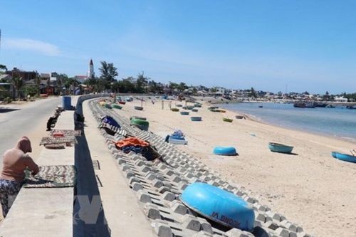 Đầu tư khẩn cấp 5 công trình phòng, chống sạt lở