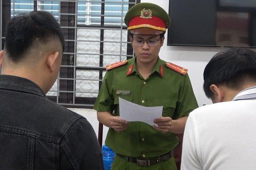 Đánh gãy răng khách, chủ quán và nhân viên bị khởi tố