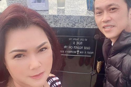 Bà xã cùng đồng nghiệp tưởng nhớ 3 năm ngày mất cố nghệ sĩ Chí Tài