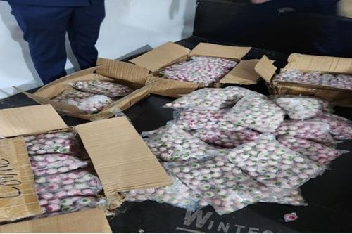 Thu giữ 119 kg 'kẹo hình mắt người'