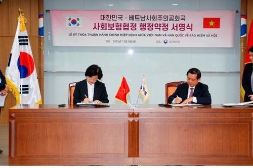 Việt Nam - Hàn Quốc ký Thỏa thuận triển khai Hiệp định về bảo hiểm xã hội