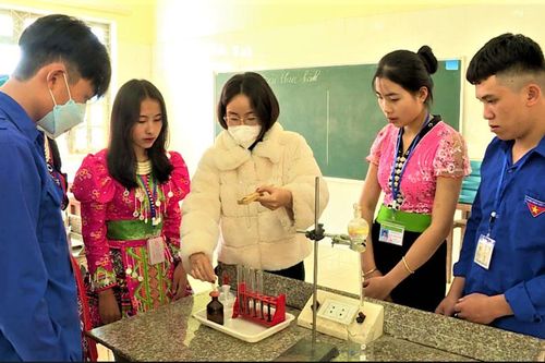 Truyền đam mê nghiên cứu khoa học cho học trò