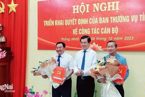 Công bố quyết định về công tác cán bộ đối với đồng chí Nguyễn Hữu Định và đồng chí Cao Tiến Sỹ
