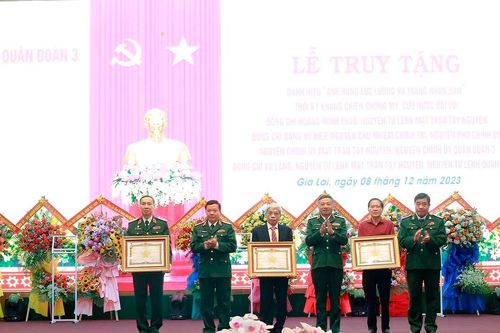 Truy tặng danh hiệu Anh hùng lực lượng vũ trang nhân dân cho 3 Thượng tướng