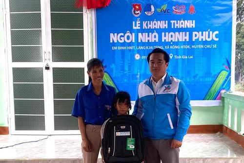 Trao 'Ngôi nhà hạnh phúc' cho thiếu nhi khó khăn tại Chư Sê