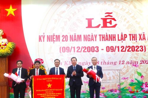 Long trọng tổ chức kỷ niệm 20 năm Ngày thành lập thị xã An Khê