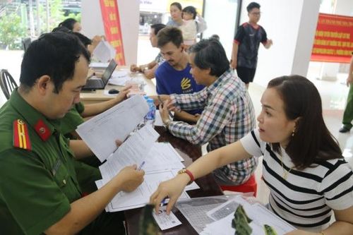 Người dân sinh sống tại các chung cư ở Nha Trang: Được hướng dẫn thực hiện thủ tục về cư trú