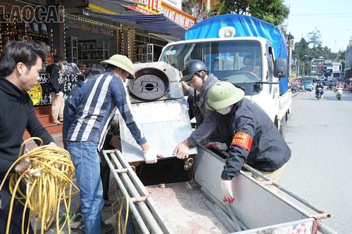 Thị xã Sa Pa ra quân tuyên truyền, dọn dẹp hành lang, vỉa hè