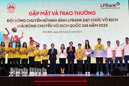 Gặp mặt và trao thưởng đội bóng chuyền nữ Ninh Bình LPBank đạt chức vô địch quốc gia năm 2023