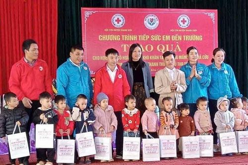 Chương trình 'Tiếp sức em đến trường'