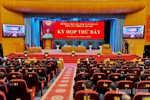 Kỳ họp HĐND tỉnh tiến hành phiên chất vấn, trả lời chất vấn và bế mạc