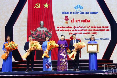 Công ty cổ phần CNT GROUP đón nhận Huân chương Lao động hạng Nhì