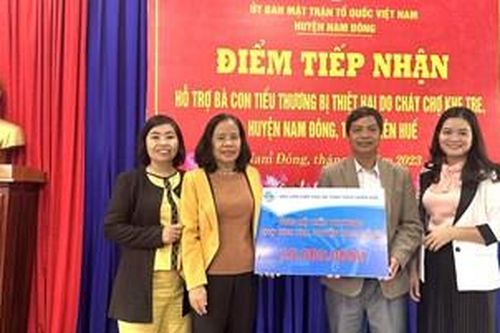 Hội viên Phụ nữ tỉnh hỗ trợ trên 300 triệu đồng cho tiểu thương chợ Khe Tre