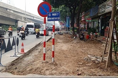 Hà Nội lại tái diễn 'mùa đào đường', người dân đi lại khổ sở