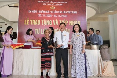 Người dân Thừa Thiên Huế hiến tặng nhiều hiện vật, tư liệu quý