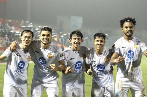 CLB Nam Định thâu tóm giải thưởng hay nhất tháng của V-League