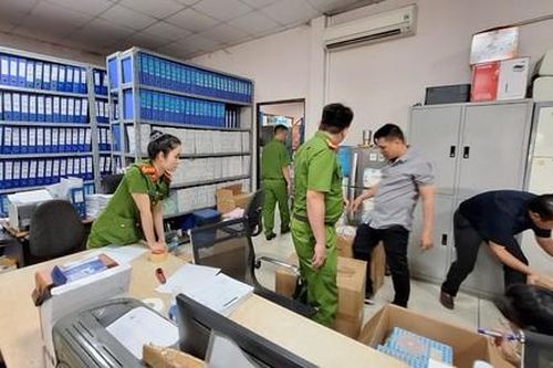Công an TP.Thủ Đức bắt giám đốc, phó giám đốc Trung tâm đăng kiểm 50-04V