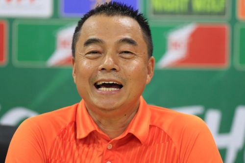 Ông Trần Tiến Đại ở lại CLB Công an Hà Nội, không đến HAGL