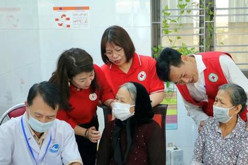 Gần 10.000 lượt người được tiếp cận mô hình khám, chữa bệnh lưu động