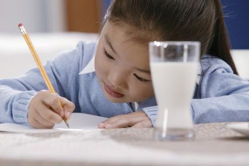 Có phải cứ uống sữa là cao?