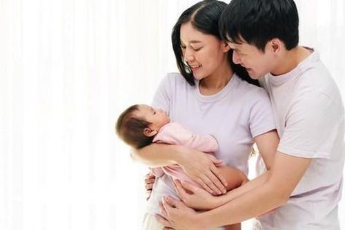 'Trợ lý' thông minh đến từ Bobby giúp bố 'cân cả thế giới' để chăm con