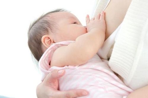 Ảnh hưởng của chế độ dinh dưỡng của bà mẹ cho con bú đối với sữa mẹ