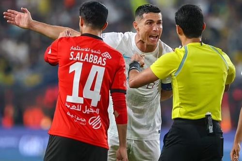 Ronaldo nổi giận với trọng tài vì bị từ chối quả phạt đền