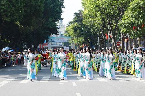 Hội nghị toàn quốc về phát triển các ngành công nghiệp văn hóa Việt Nam