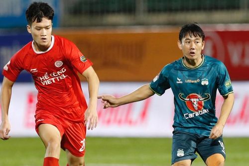 Hoàng Đức, Văn Khang thể hiện 'bộ mặt khác' khi rời đội tuyển Việt Nam