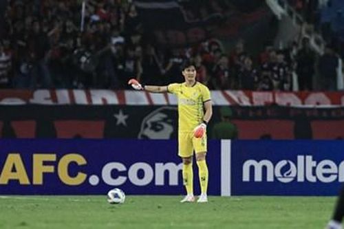Bước ra từ bóng tối
