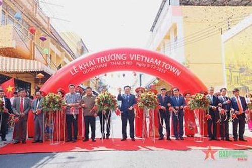 Chủ tịch Quốc hội Vương Đình Huệ dự Lễ khai trương Phố Việt Nam tại Udon Thani, Thái Lan