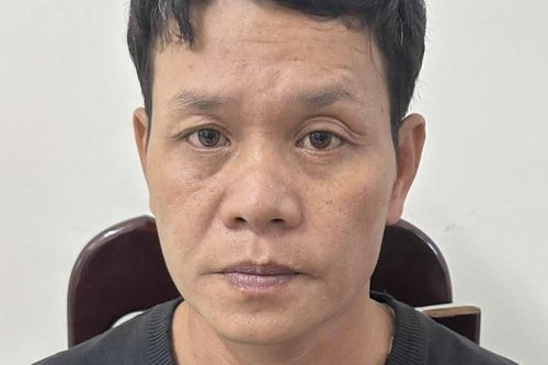 Bắt tạm giam đối tượng trùm đầu trộm máy tính