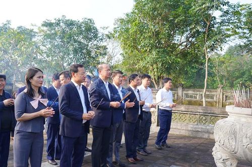 Dâng hương tưởng niệm Uy Viễn tướng công Nguyễn Công Trứ