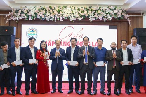 Thắp sáng tương lai vì học sinh Bắc Giang học giỏi