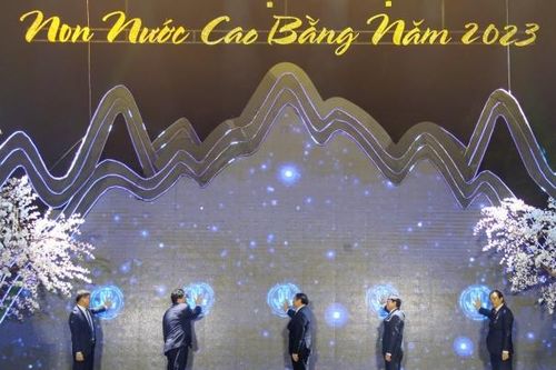 Khai mạc ngày hội Du lịch Non nước Cao Bằng tại Hà Nội năm 2023