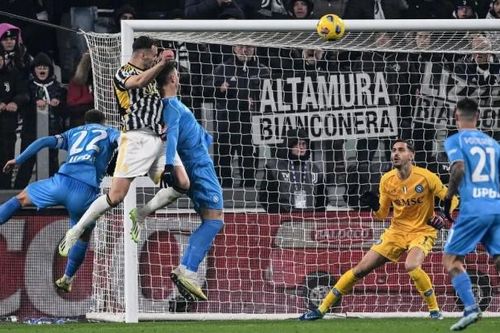 Đánh bại đương kim vô địch Napoli, Juventus vươn lên dẫn đầu Serie A
