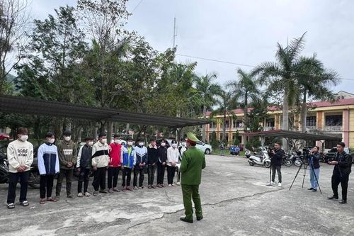 Khởi tố nhóm 'choai choai' gây rối trật tự công cộng